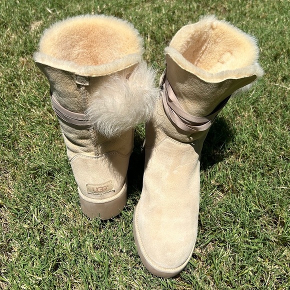 UGG Australia Brita cream boot in suede & sheepskin with fluffy Pom-Pom Sz-10. R - Picture 8 of 16